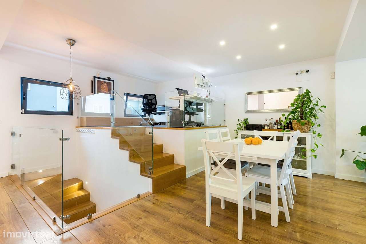 Moradia T4/5 com Piscina no Bairro de Santa Cruz – Benfica, Lisboa-11