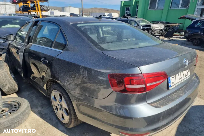 oglinda usa portiera stanga dreapta fata aripa fuzeta etrier planetara VW Jetta 6 facelift motor 1.4tsi CZTA Dezmembrez - 1