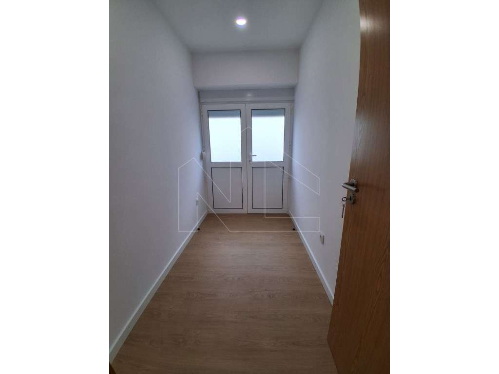 Moradia T2+1 Isolada e Térrea - Renovada em Estarreja-11