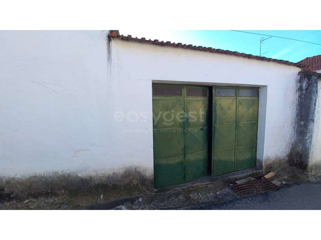 Imóvel com Armazéns e Garagem no Centro de Amiais de Baixo. - Grande imagem: 5/16