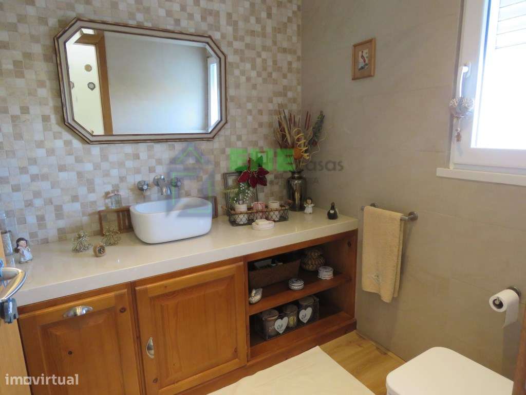 Moradia T5 Isolada em Barril-24