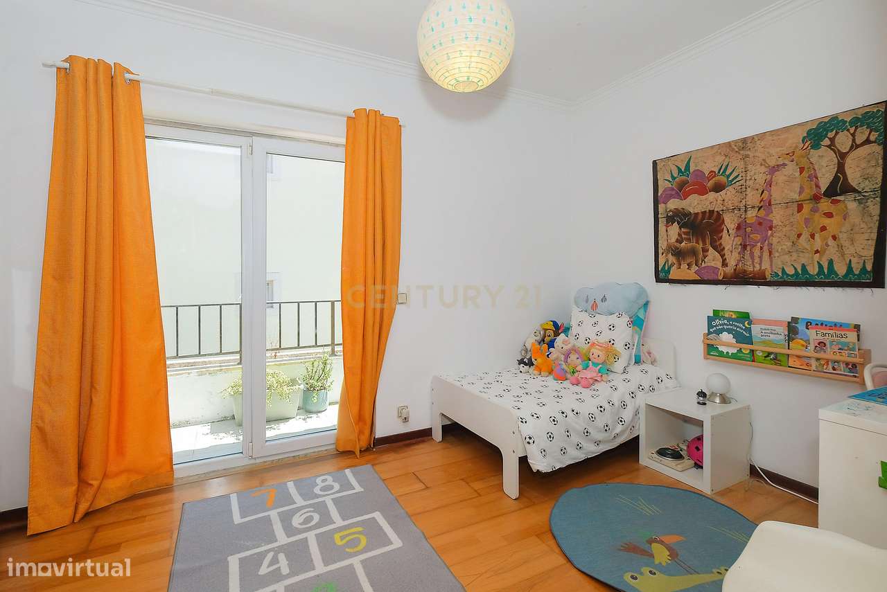 Moradia T5 em Paço de Arcos-18