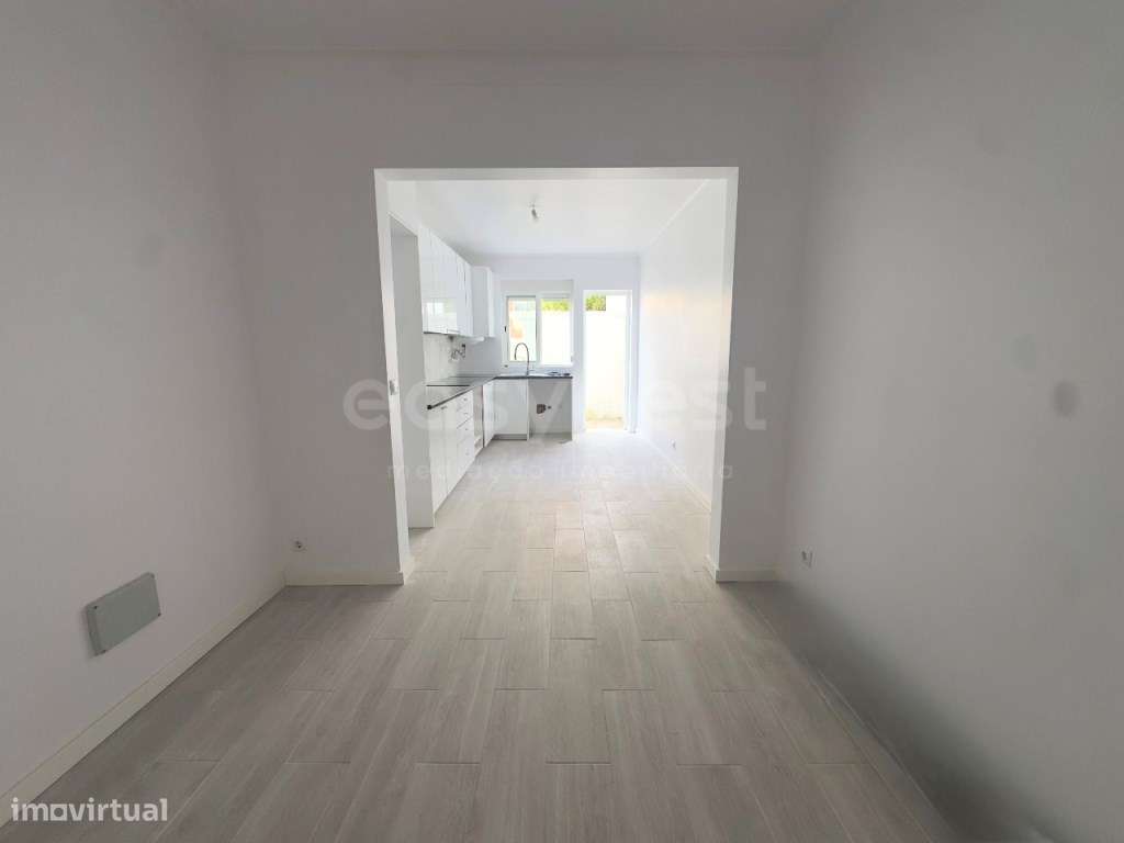 Espetacular Apartamento T3 com logradouro em Amora-2