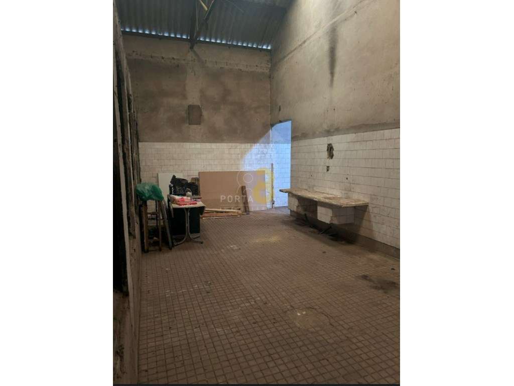 Armazém para Remodelação com Grande Potencial - Milheirós, Maia - Grande imagem: 5/20