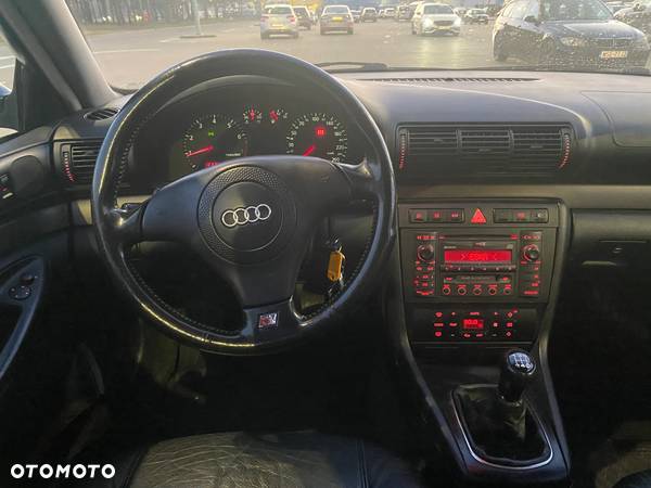 Audi A4 Avant 1.8 - 16