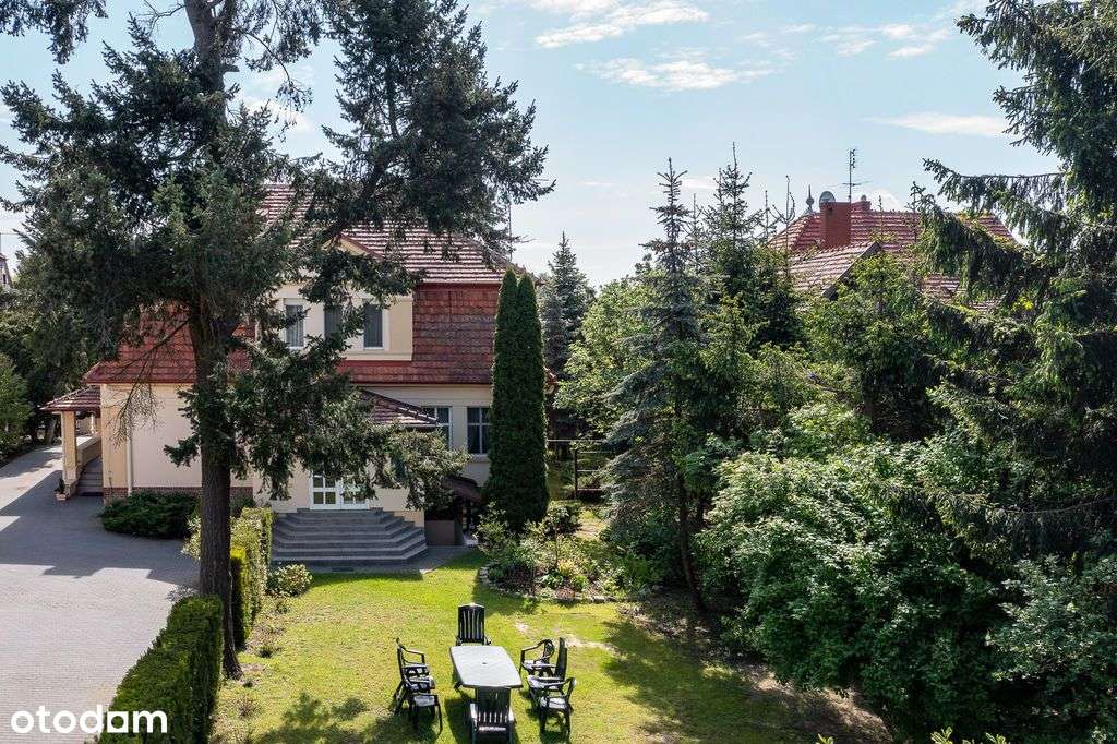 Willa w klasycznym stylu z ogrodem-6