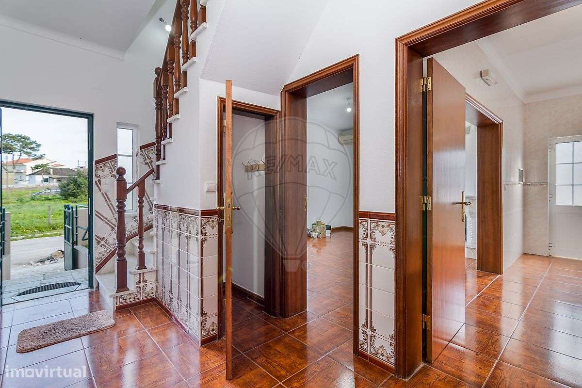 Moradia isolada T2+2 para venda na Quinta do Conde-11