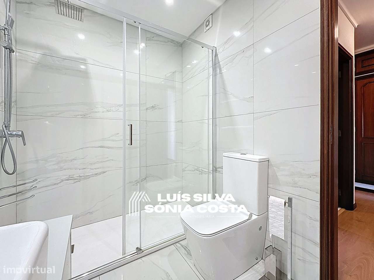 Apartamento T2 Remodelado c/ Varandas, Garagem & Elevador - Centro...-20