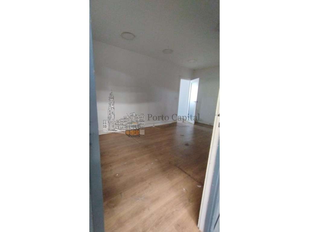 Armazém com espaço amplo e pé direito alto em Vila do Conde - EXCEL... - Grande imagem: 5/33