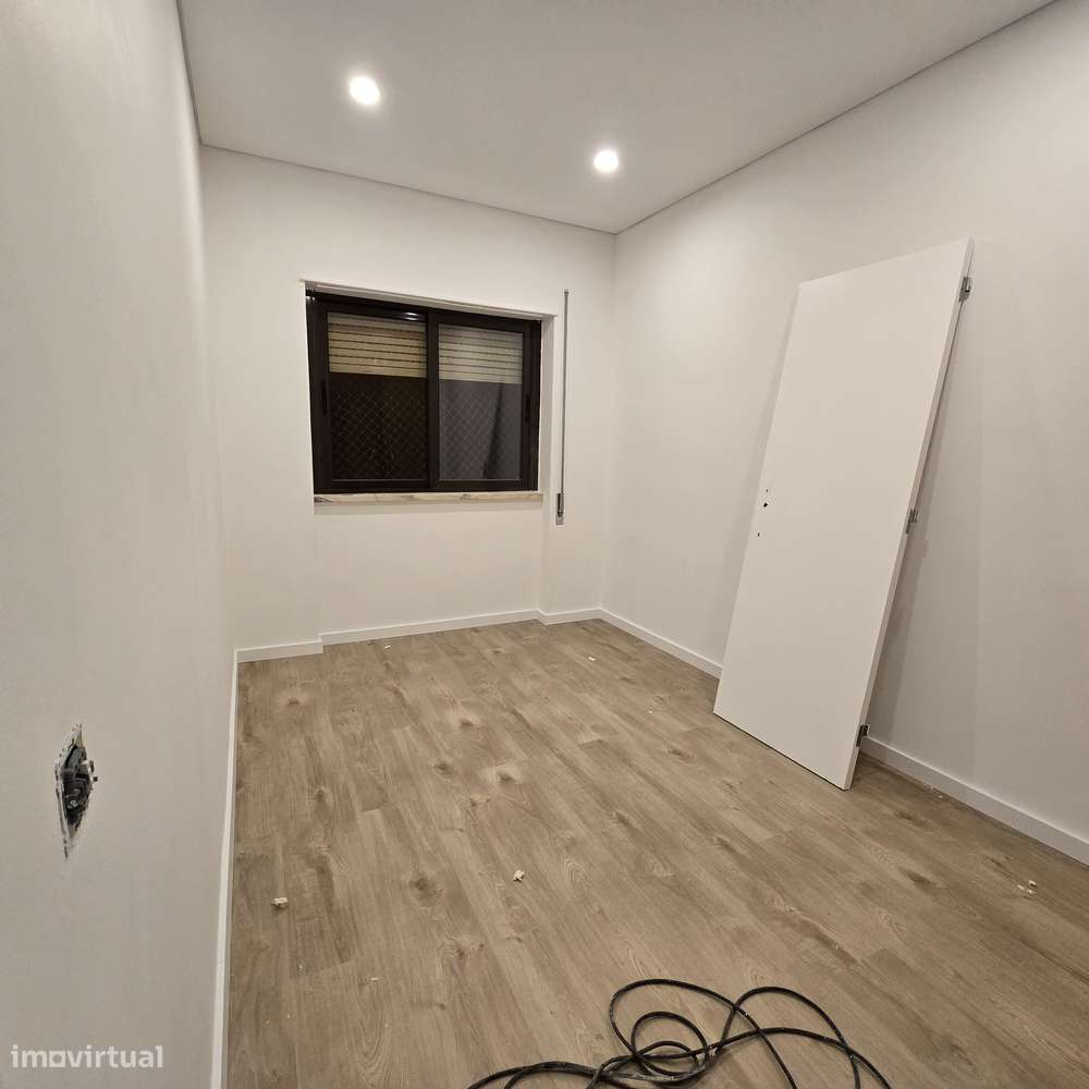 T3 MONTALVÃO Remodelado c/varanda-9