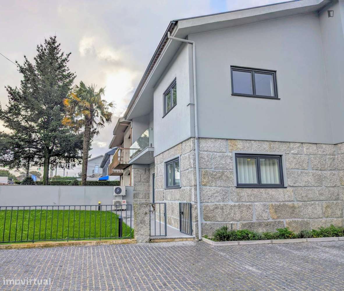 Casa com 2 quartos - localizado em Guimaraes - Grande imagem: 2/3