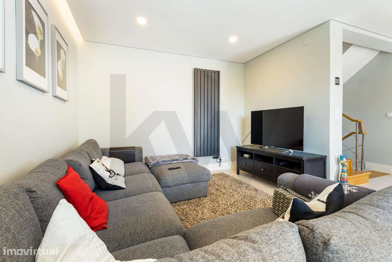 Moradia T3+1 Geminada Multipisos com Garagem e Piscina em Queluz de Ba - Grande imagem: 4/25