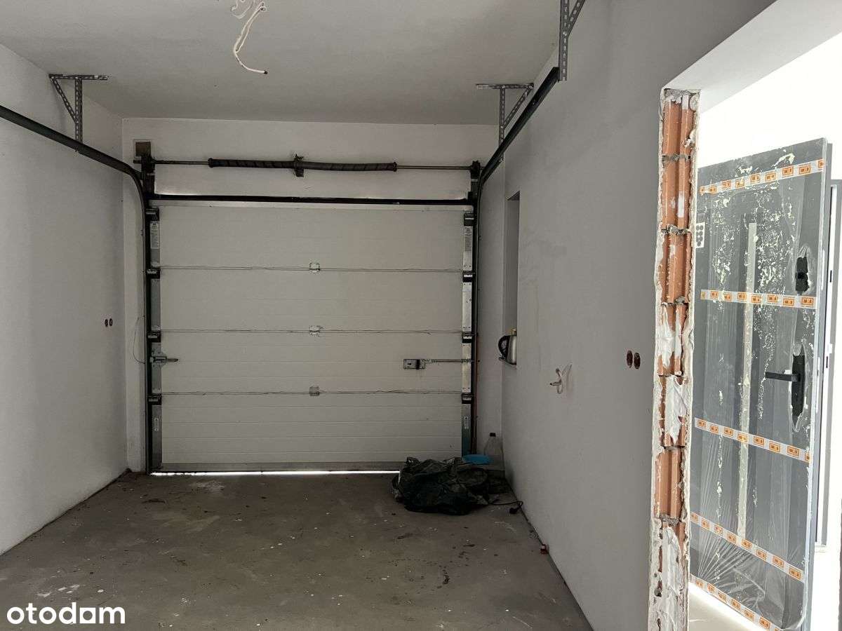 Segment z garażem w bryle budynku-15
