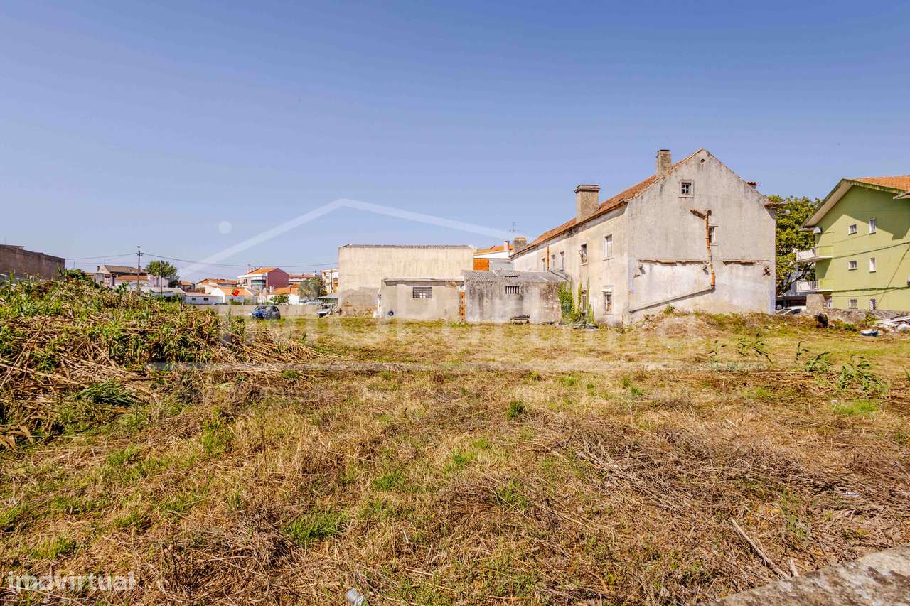 Terreno c/ prédio devoluto p/ construção em M.Martins - Sintra - Grande imagem: 5/9