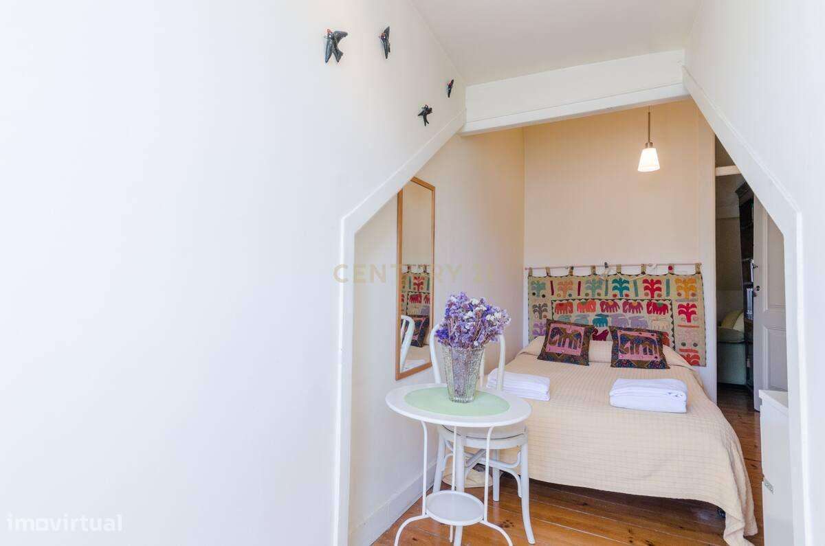 Apartamento T2 à venda na Rua da Mouraria-13