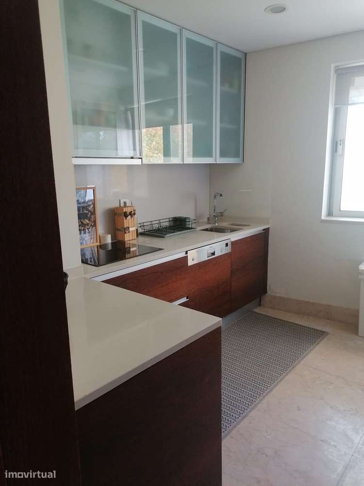 Excelente Apartamento T3 com 3 Frentes - junto à linha Rubi-5