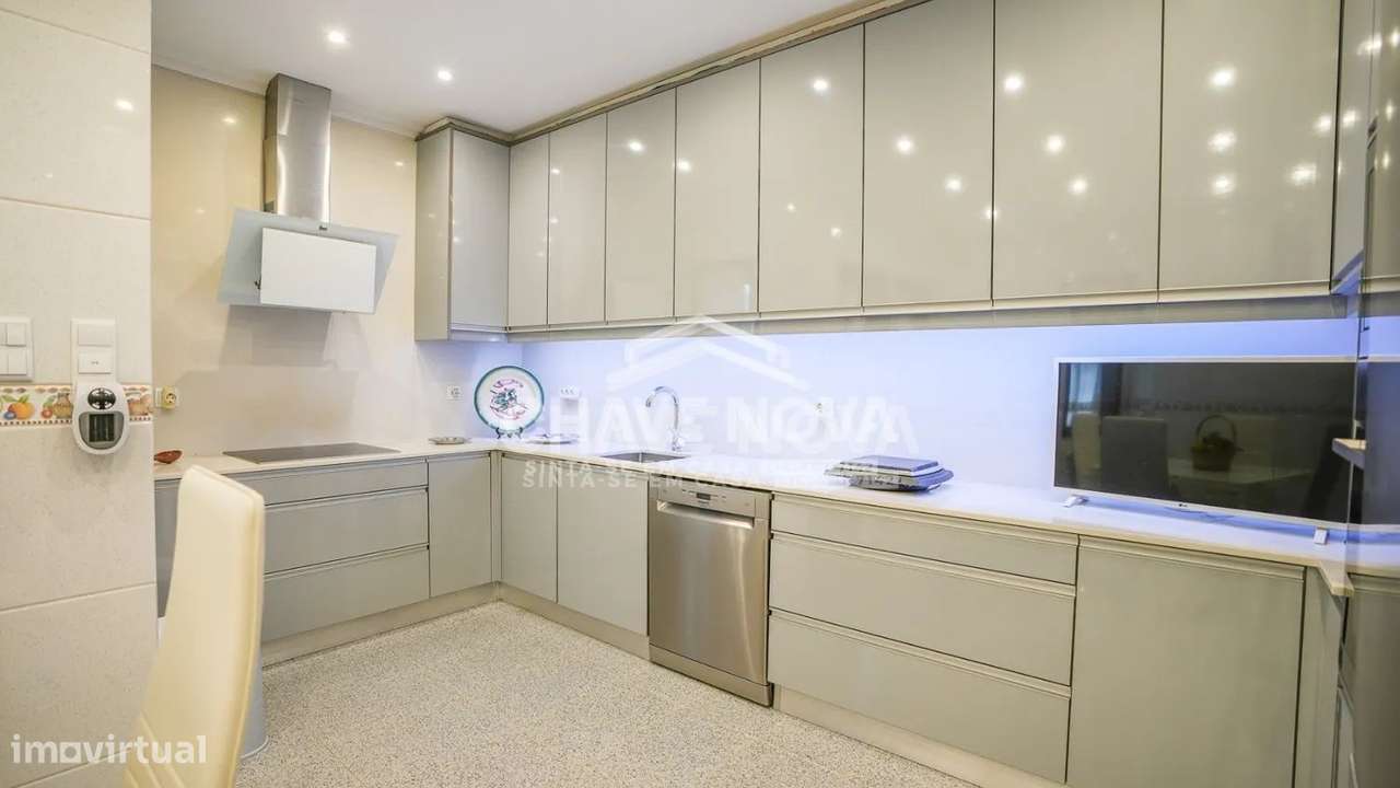 Moradia Isolada V4 c/ Piscina, próximo da praia de Lavra - Grande imagem: 3/30