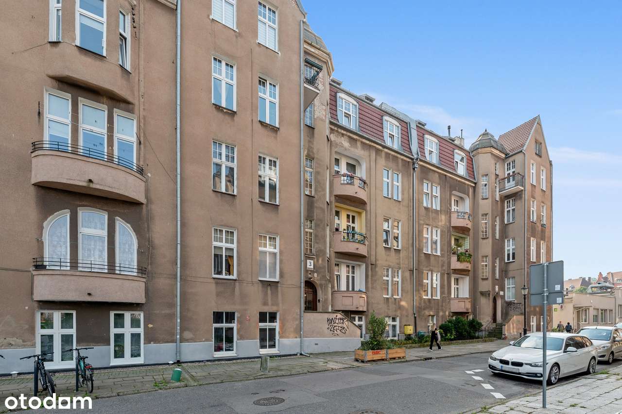Ikona Gdańska za oknem | Przestronne mieszkanie w kamienicy 109 m²-15