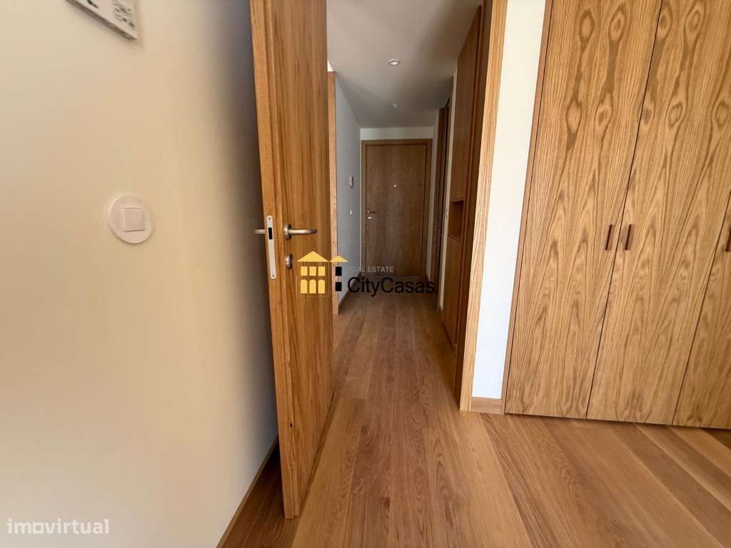 Apartamento T1 Novo c/ L. Garagem e Arrumos-8