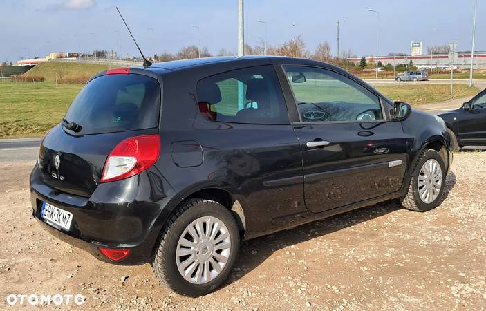 Renault Clio 1.2 16V 75 Night and Day - 4