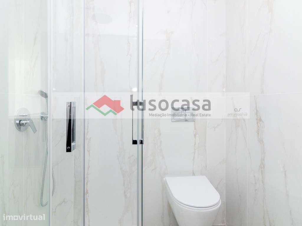 Excelente apartamento tipo T2, com pé direito de 3,80m2, ideal para... - Grande imagem: 3/5