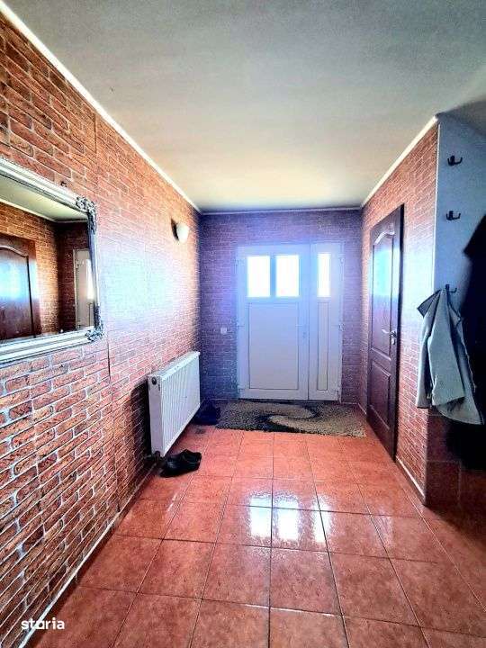 Casa individuala, 250 mp utili, 6 camere, 3 balcoane, terasa, livada, - Imagine principală: 2/19
