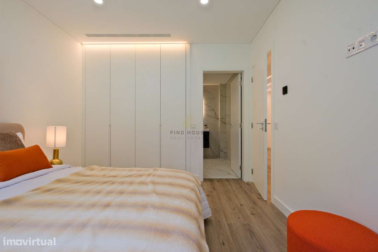 Moradia T4 de Luxo Totalmente Remodelada na Herdade da Aroeira-35