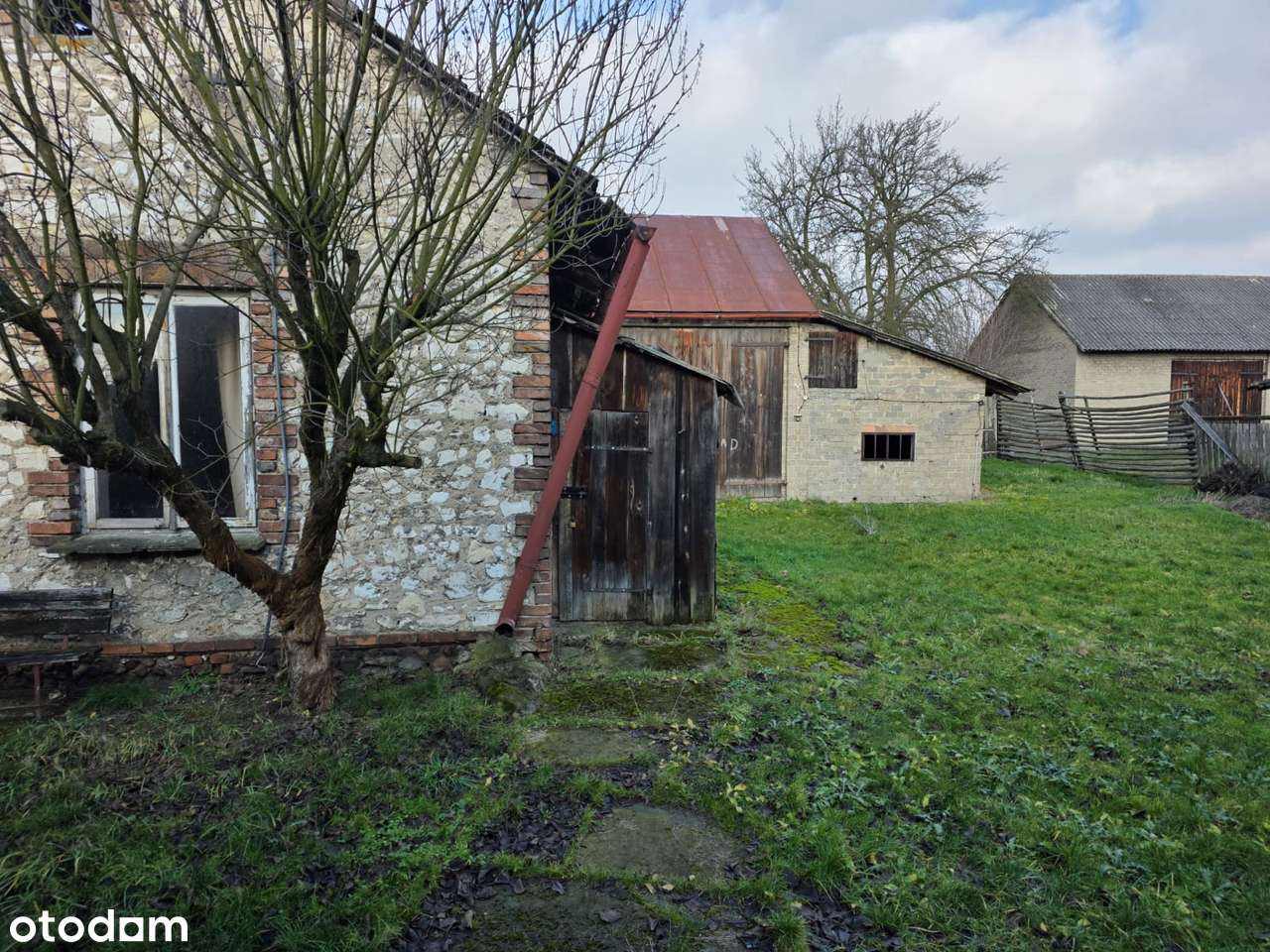 Mykanów dom do zamieszkania i na działalność-14