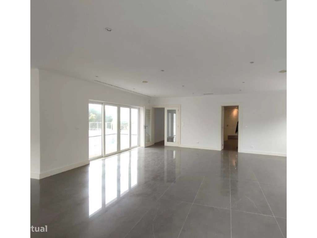 Moradia T4 Contemporânea com Piscina e Espaços de Lazer - Grande imagem: 4/37