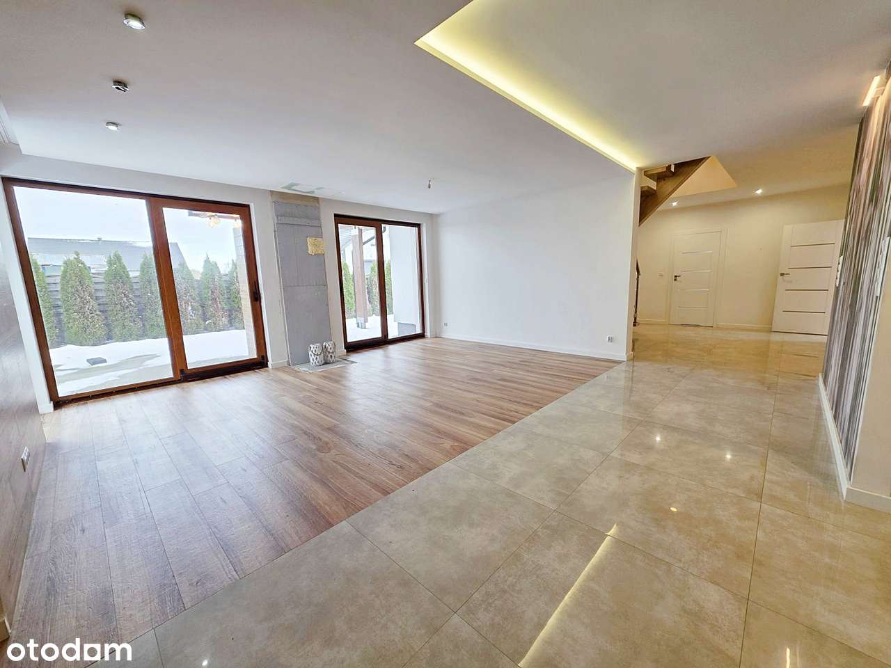 Nowoczesny, parterowy z poddaszem użytkowym, garaż dwustanowiskowy.-2