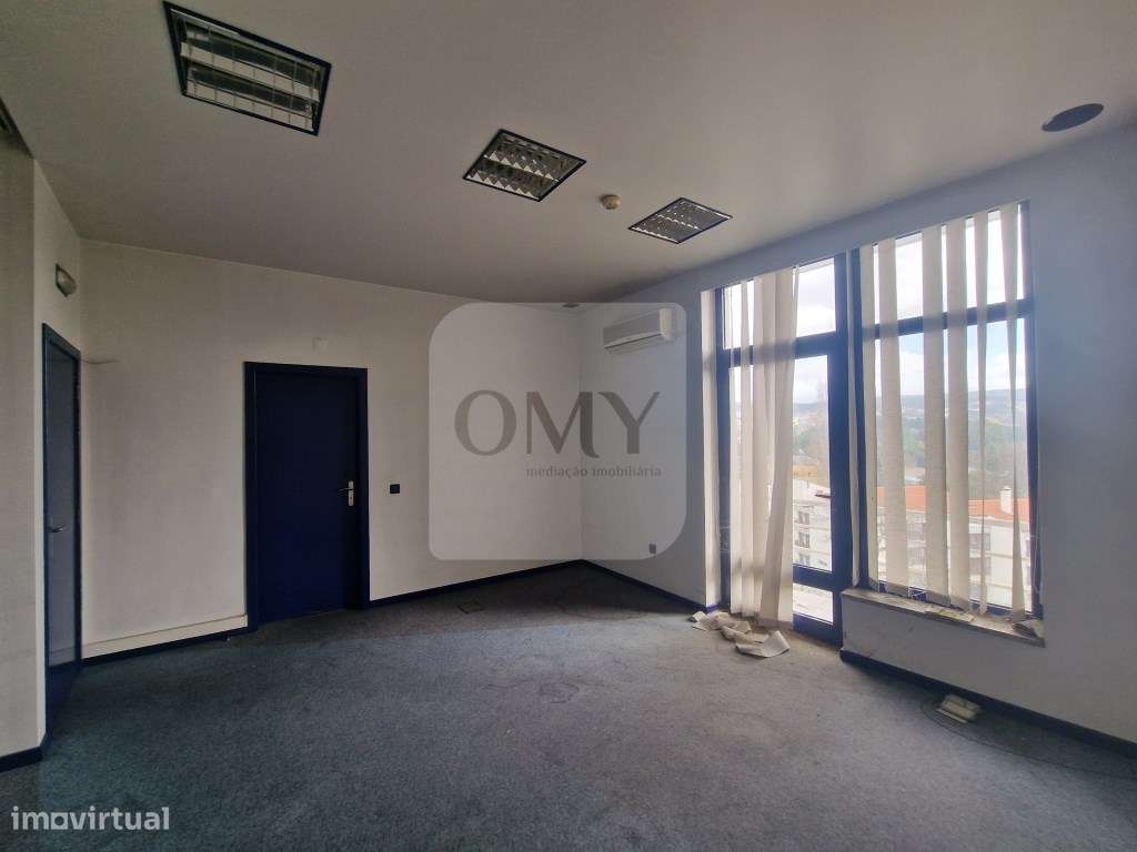 Loja com 2 frentes na Av. Aureliano Barrigas em Vila Real - Grande imagem: 4/20