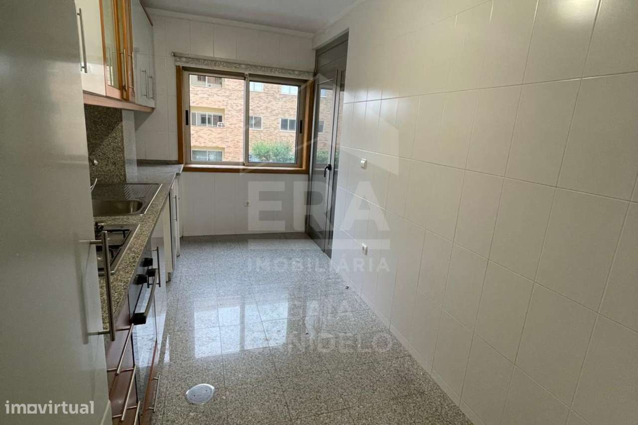 T2 em Condomínio Reservado no centro de Canidelo-8