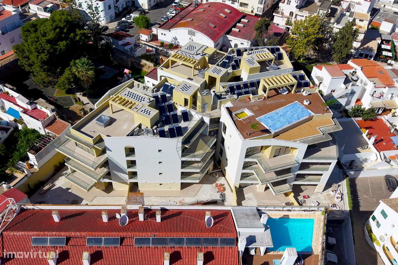 Apartamento com dois quartos , dois lugares de estacionamento e Piscin-7