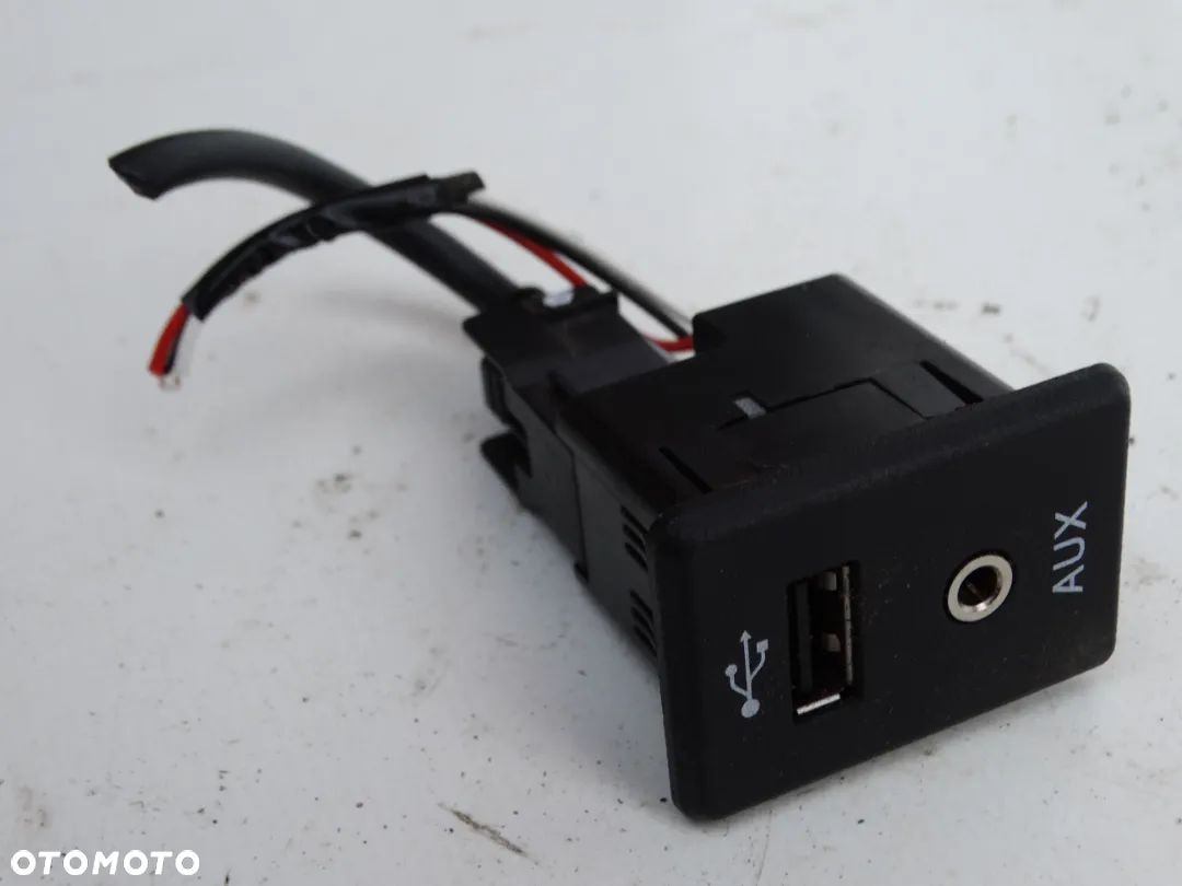 GNIAZDO AUX USB NISSAN QASHQAI J11 F-VAT - 1