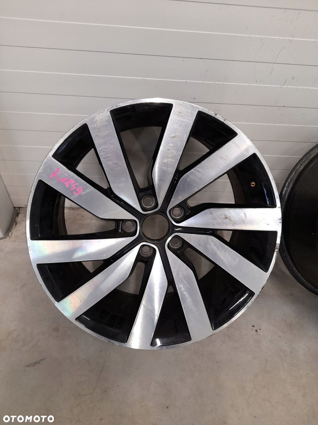 FELGA ALUMINIOWA VOLKSWAGEN PASSAT 3G0 R-LINE 18" - 1