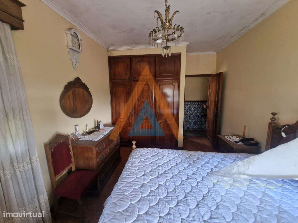 Excecional casa com 3 pisos e anexos, amplos espaços, possibilidade...-17