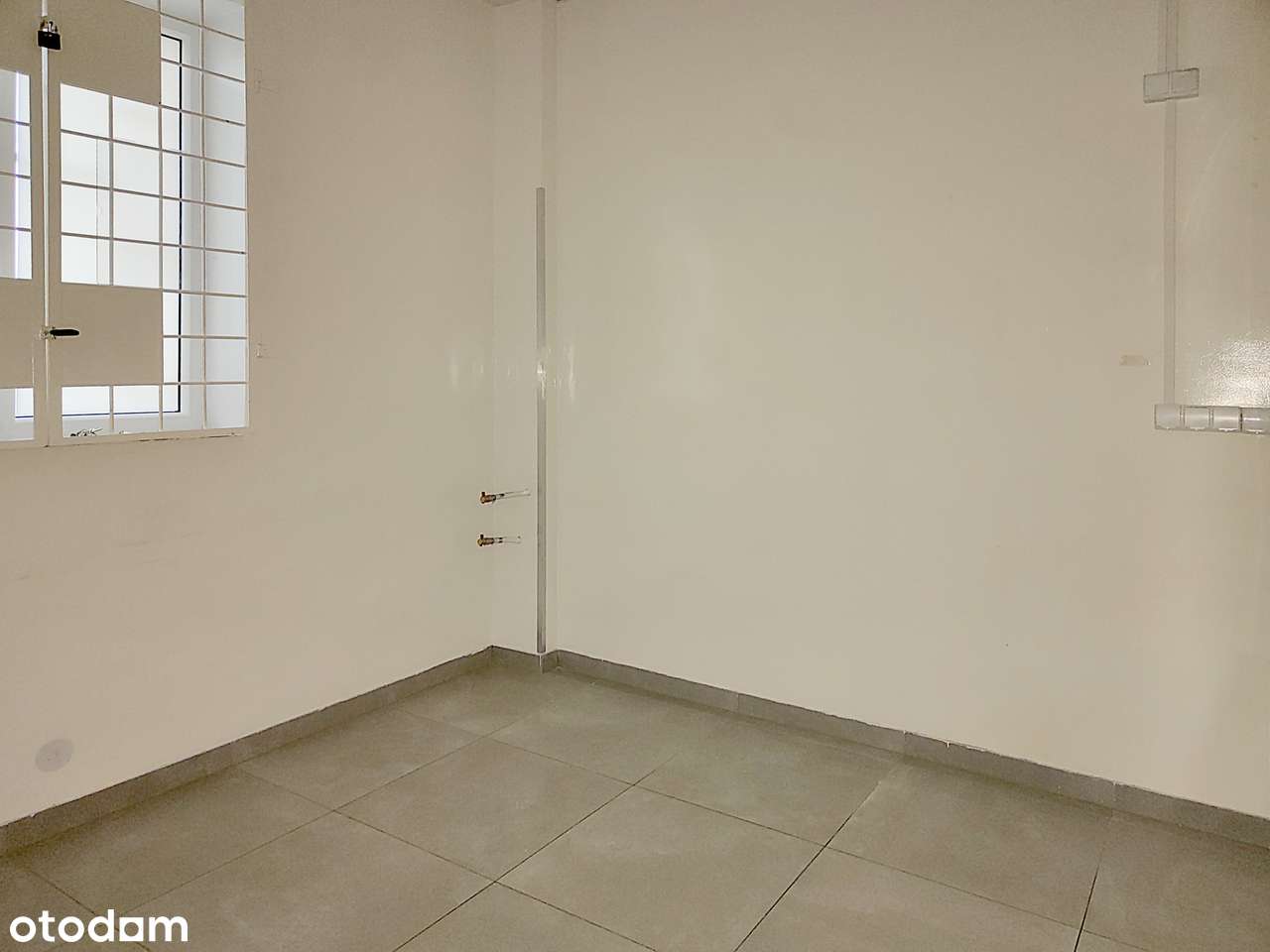 Lokal handl-usł. 79 m2 na parterze bloku na os. Południe-6