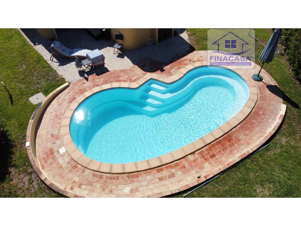 Moradia V3 toda térrea isolada com piscina,jardim e garagem - Vilam...-48
