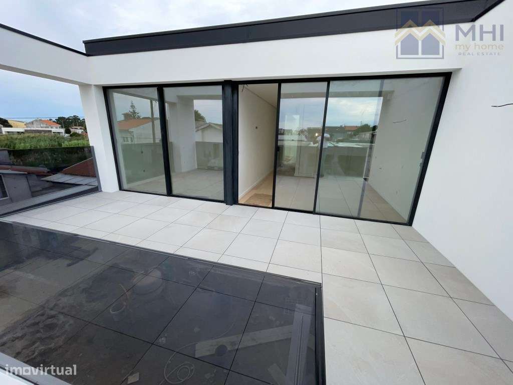 Moradias de Luxo T4 +1 a 500 metros da praia em Canidelo-47