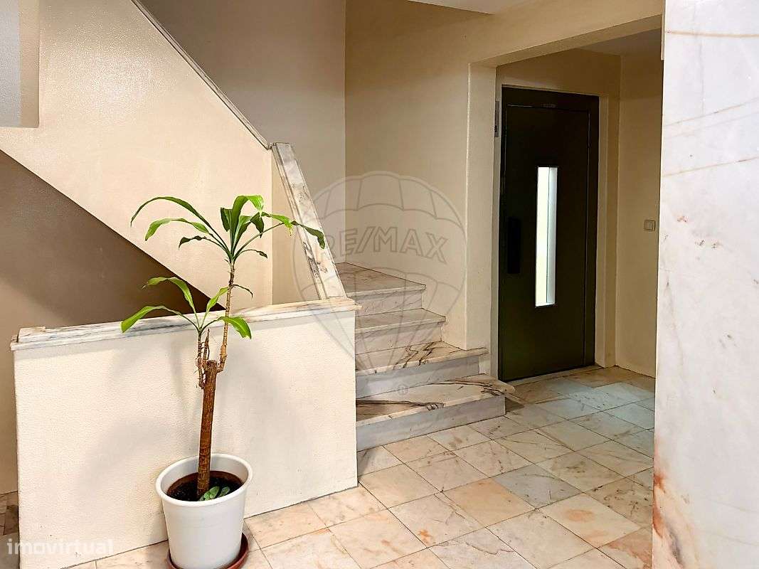 Apartamento T1 Remodelado em Belas-28