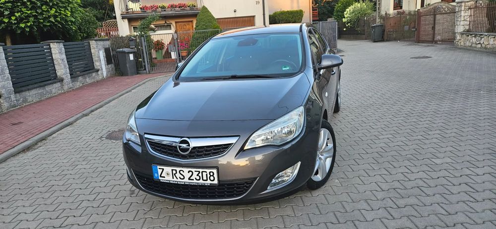 Opel Astra J (2009-2019) 1.4 Turbo Color Edition 2011