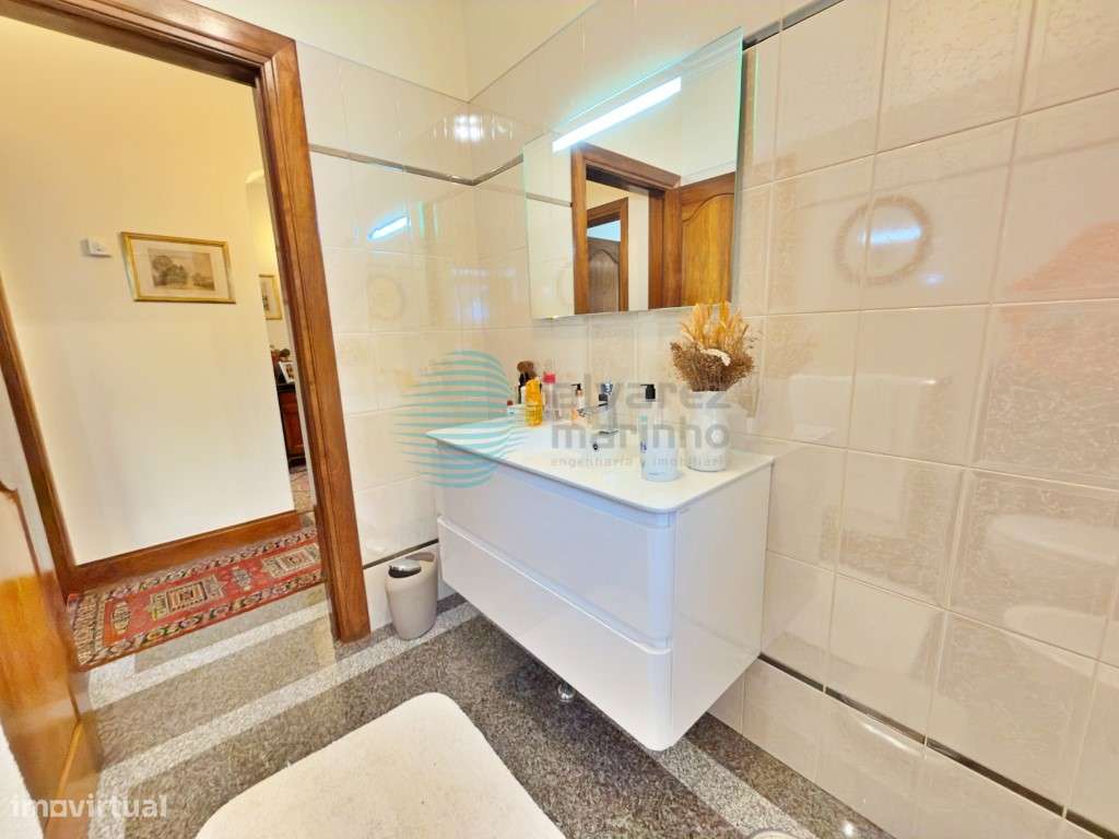 Moradia V5 com terreno com 2075m2, vista de mar-26