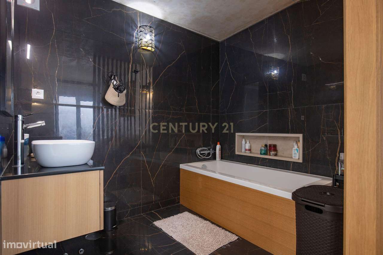 Moradia Contemporânea T3 com Terraço no Coração do Bairro do Troino –-41