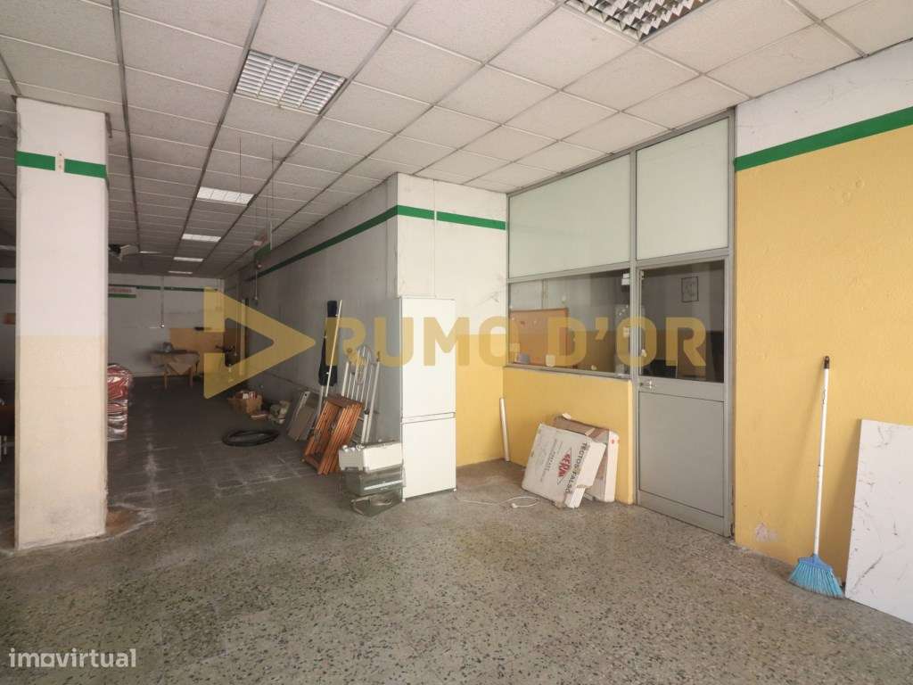 Armazém de Santa Catarina com 2 Apartamentos T3 + 450m2 terreno urbano - Grande imagem: 4/25