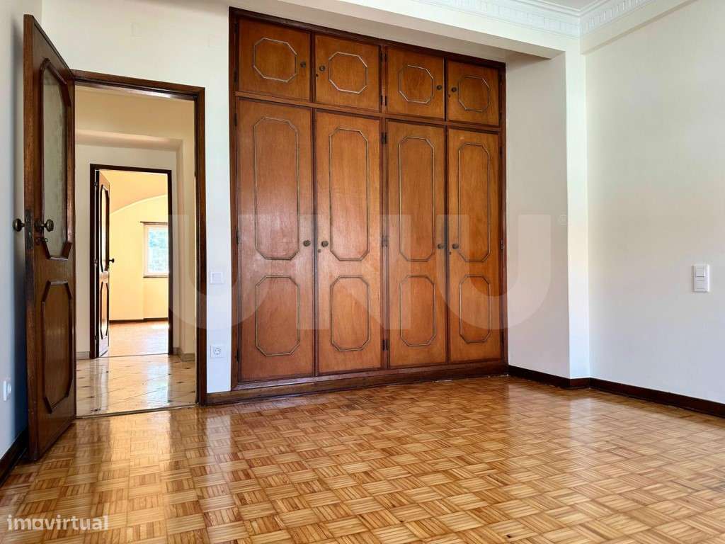 T4+2 com Varanda Panorâmica e Garagem Ampla - Conforto, Espaço e Ve...-14