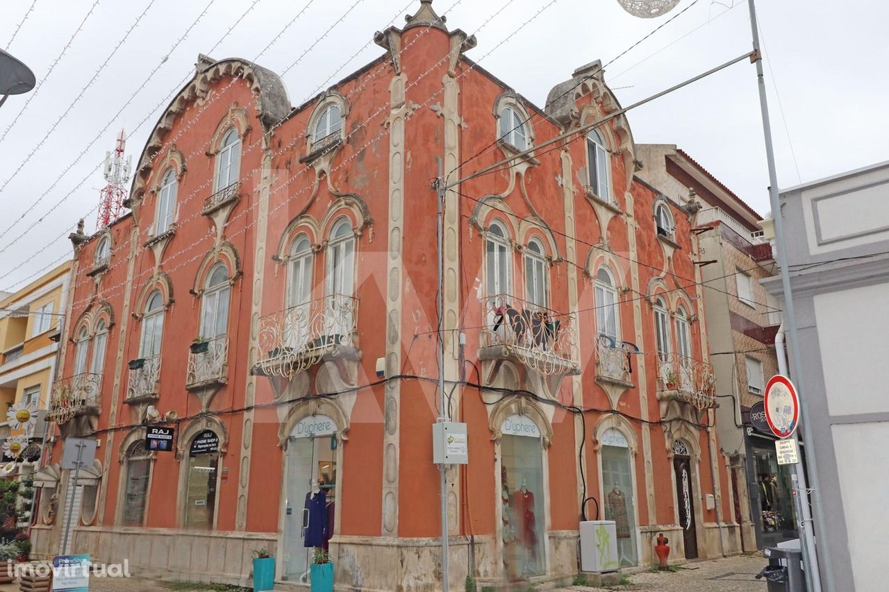 Venda conjunta de 2 apartamentos no Centro das Caldas da Rainha / em p