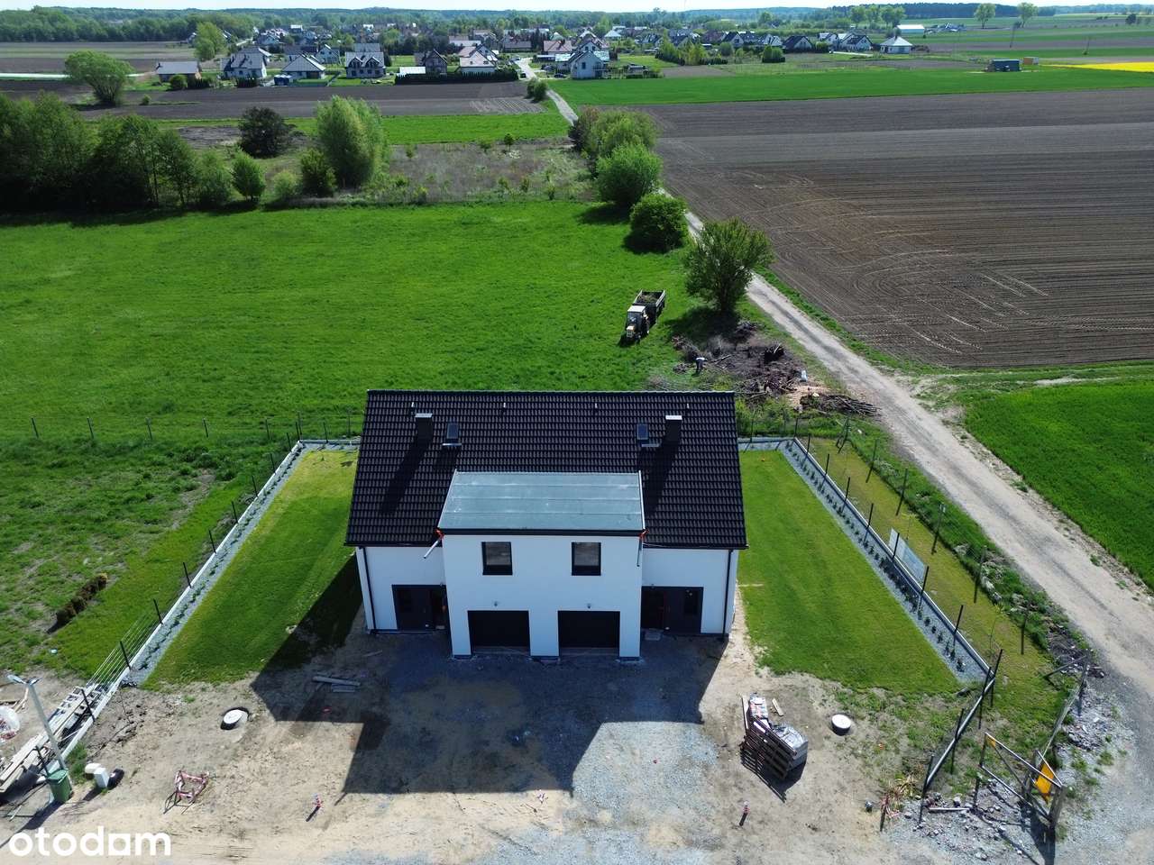 Bliźniak w wysokim standardzie | Garaż w bryle + Pompa Ciepła-2