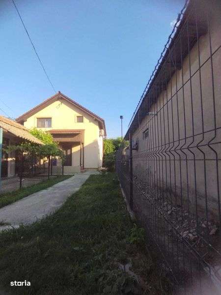 Casa de vanzare  moderna cu mansarda, foisor si teren generos - Imagine principală: 4/8