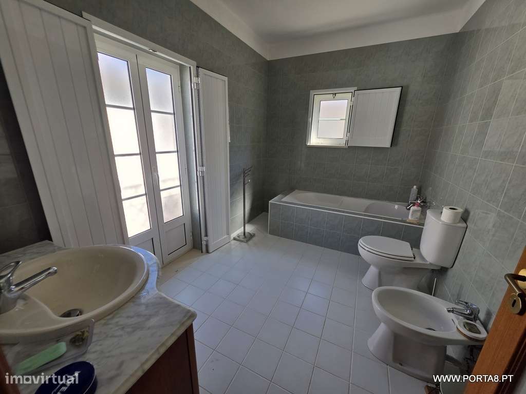 Moradia T3 Independente com Pátio  — Vila Nova, Miranda do Corvo-9