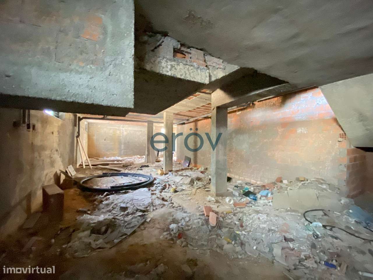 Loja de Gaveto na Madalena – Vila Nova de Gaia - Grande imagem: 5/37